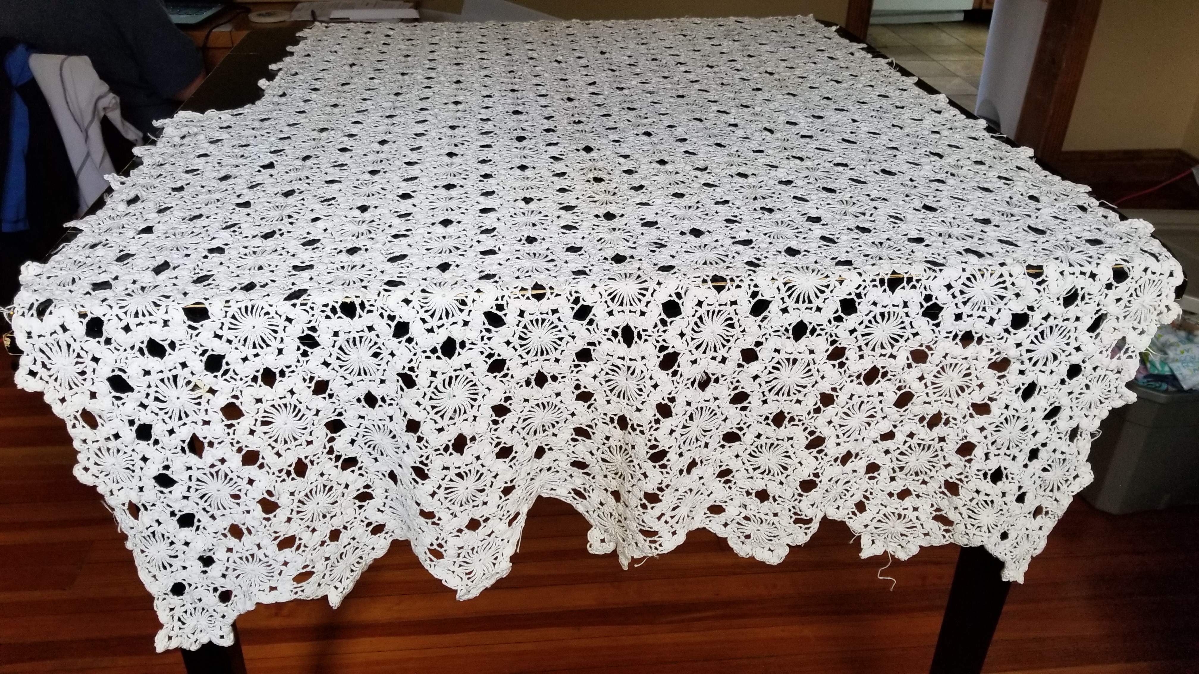 Unfinished thread crochet tablecloth artsy daisy crochet